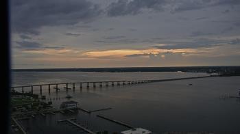 Weather camera view of Edison Grand tower 350 ft elev..