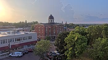Weather camera view of City of Woodstock.