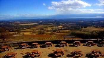 Weather camera view of Dirt Farm Brewing.