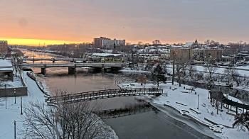 Weather camera view of City of Elgin.