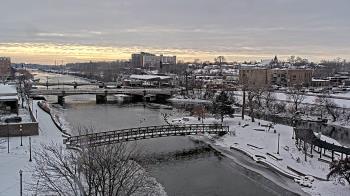 Weather camera view of City of Elgin.