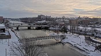 Weather camera view of City of Elgin.