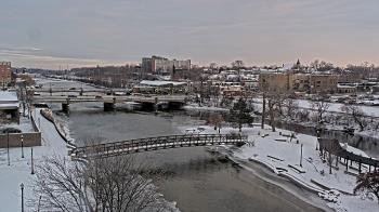 Weather camera view of City of Elgin.