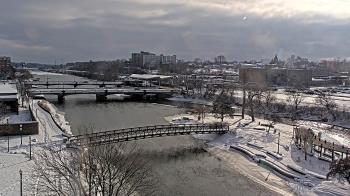 Weather camera view of City of Elgin.