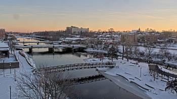 Weather camera view of City of Elgin.