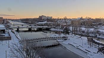 Weather camera view of City of Elgin.