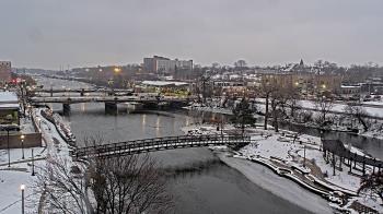 Weather camera view of City of Elgin.