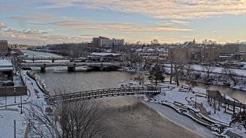 Weather camera view of City of Elgin.