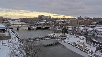 Weather camera view of City of Elgin.