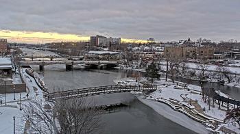 Weather camera view of City of Elgin.