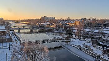 Weather camera view of City of Elgin.