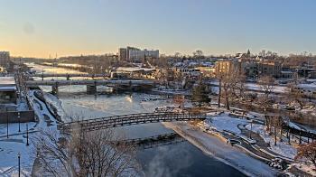 Weather camera view of City of Elgin.