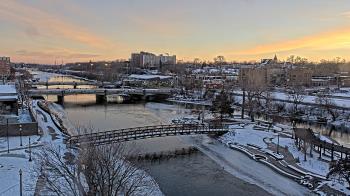 Weather camera view of City of Elgin.