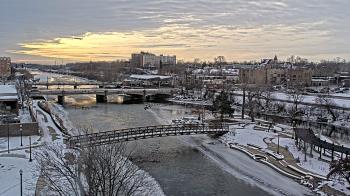 Weather camera view of City of Elgin.