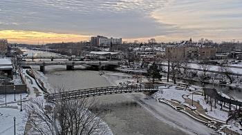 Weather camera view of City of Elgin.