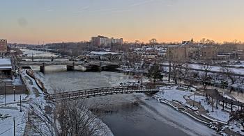 Weather camera view of City of Elgin.