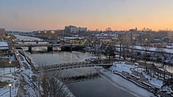 Weather camera view of City of Elgin.