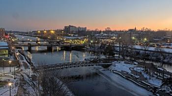 Weather camera view of City of Elgin.
