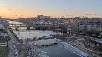 Weather camera view of City of Elgin.