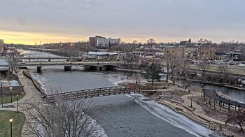 Weather camera view of City of Elgin.