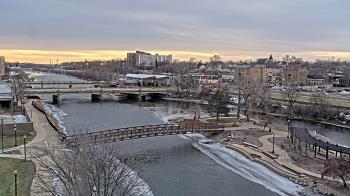 Weather camera view of City of Elgin.