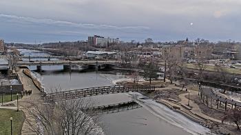 Weather camera view of City of Elgin.