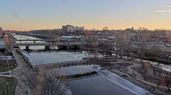 Weather camera view of City of Elgin.