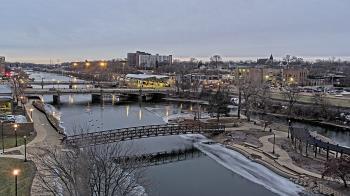 Weather camera view of City of Elgin.