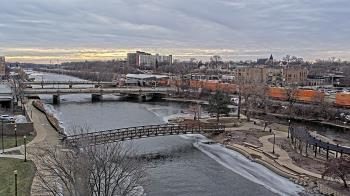 Weather camera view of City of Elgin.