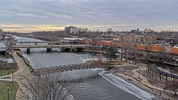 Weather camera view of City of Elgin.