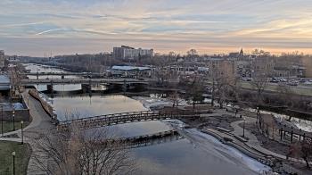 Weather camera view of City of Elgin.