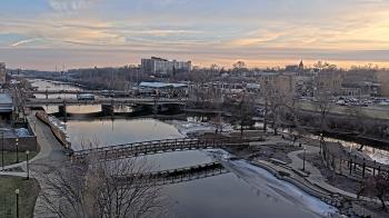 Weather camera view of City of Elgin.