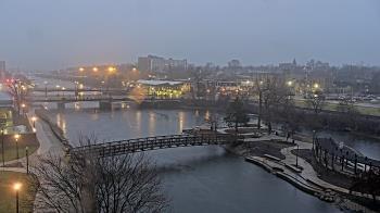 Weather camera view of City of Elgin.