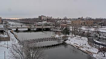 Weather camera view of City of Elgin.