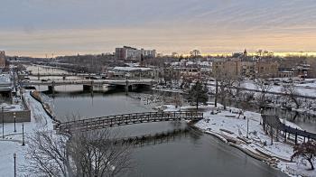 Weather camera view of City of Elgin.
