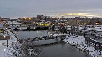 Weather camera view of City of Elgin.