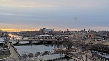 Weather camera view of City of Elgin.