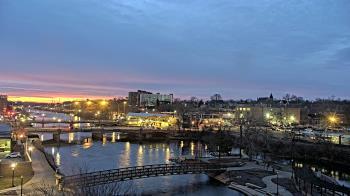 Weather camera view of City of Elgin.