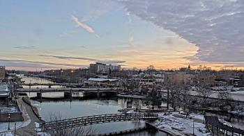 Weather camera view of City of Elgin.