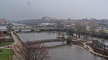 Weather camera view of City of Elgin.