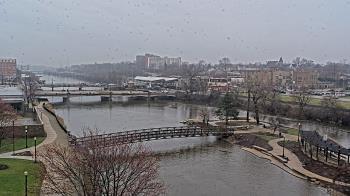 Weather camera view of City of Elgin.