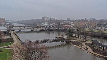 Weather camera view of City of Elgin.