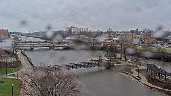 Weather camera view of City of Elgin.