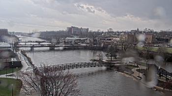 Weather camera view of City of Elgin.