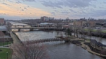 Weather camera view of City of Elgin.