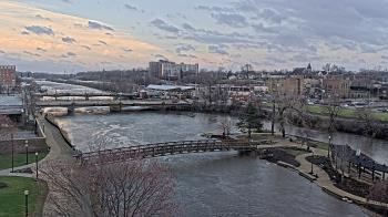 Weather camera view of City of Elgin.