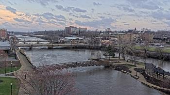Weather camera view of City of Elgin.