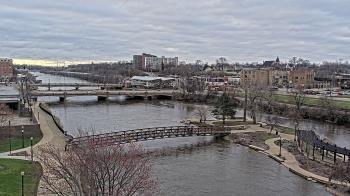 Weather camera view of City of Elgin.