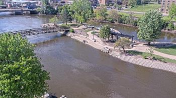 Weather camera view of City of Elgin.