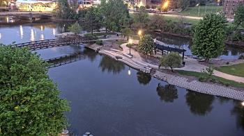 Weather camera view of City of Elgin.